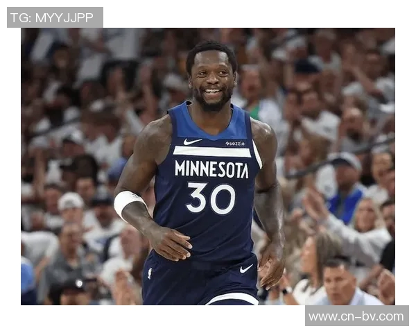 兰德尔半场表现抢眼9中5砍下15分9篮板10助攻接近三双成球队关键力量