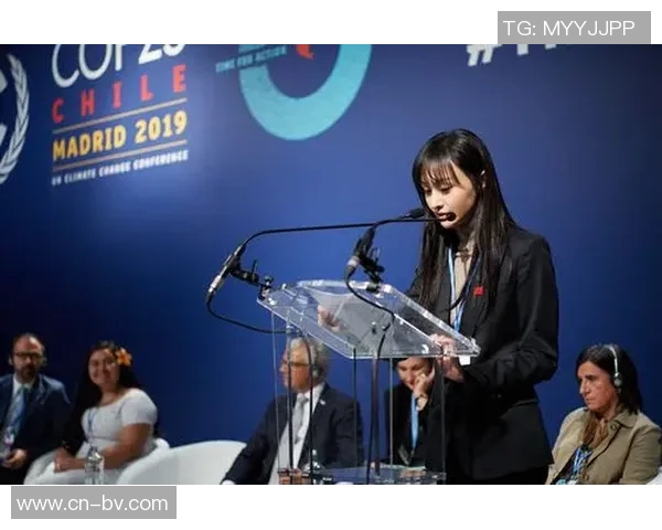 亚历山大赛后热情为休斯敦客场球迷签名展现偶像风范